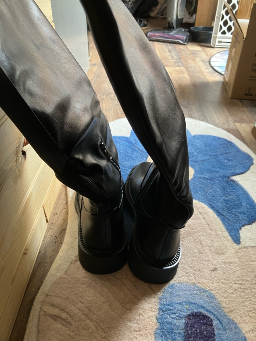 Women’s Black Leather Heeled Pull-On Boots - Picture 4 of 9